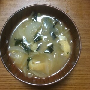 玉ねぎと油揚げの味噌汁